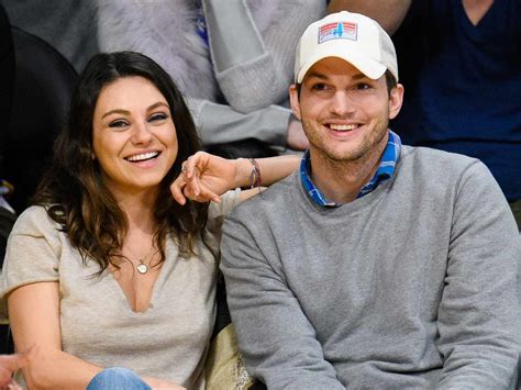 Mila Kunis And Ashton Kutcher Relationship Timeline:。